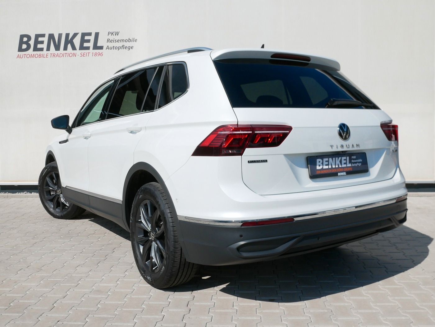 Fahrzeugabbildung Volkswagen Tiguan Allspace 2.0 4x4 Move NEU72T 7-Sitzer DAC