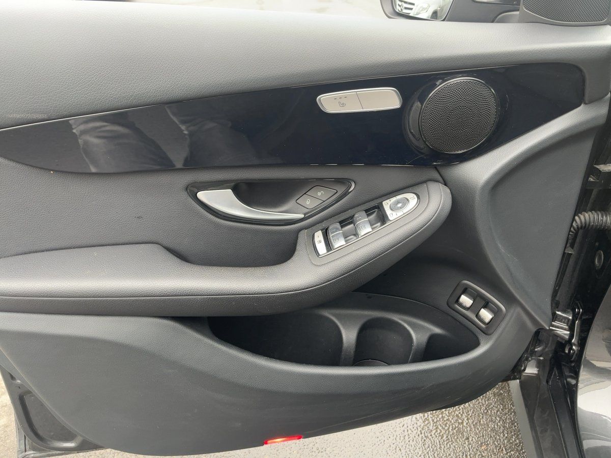 Fahrzeugabbildung Mercedes-Benz GLC 200 4M LED/Pano/Kamera/AHK