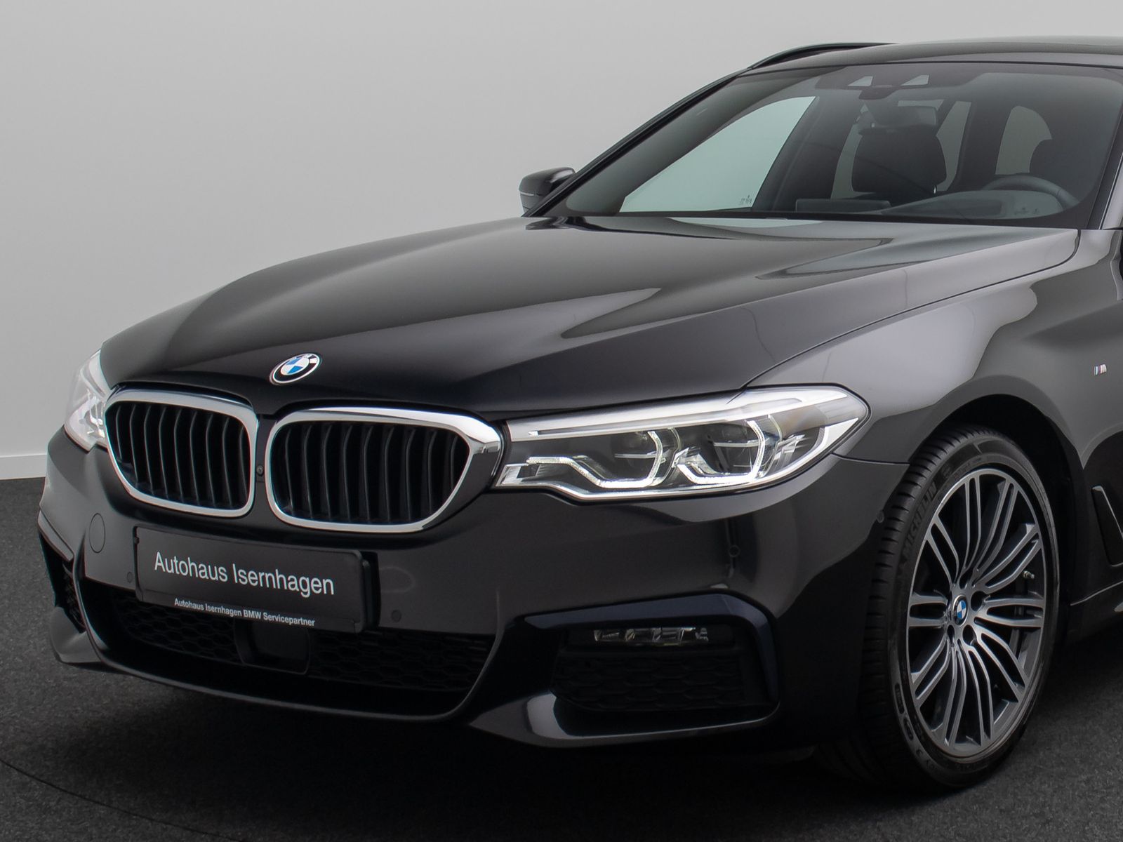 Fahrzeugabbildung BMW 520d xD M Sport Individual 360&deg;HUD HiFi Panorama
