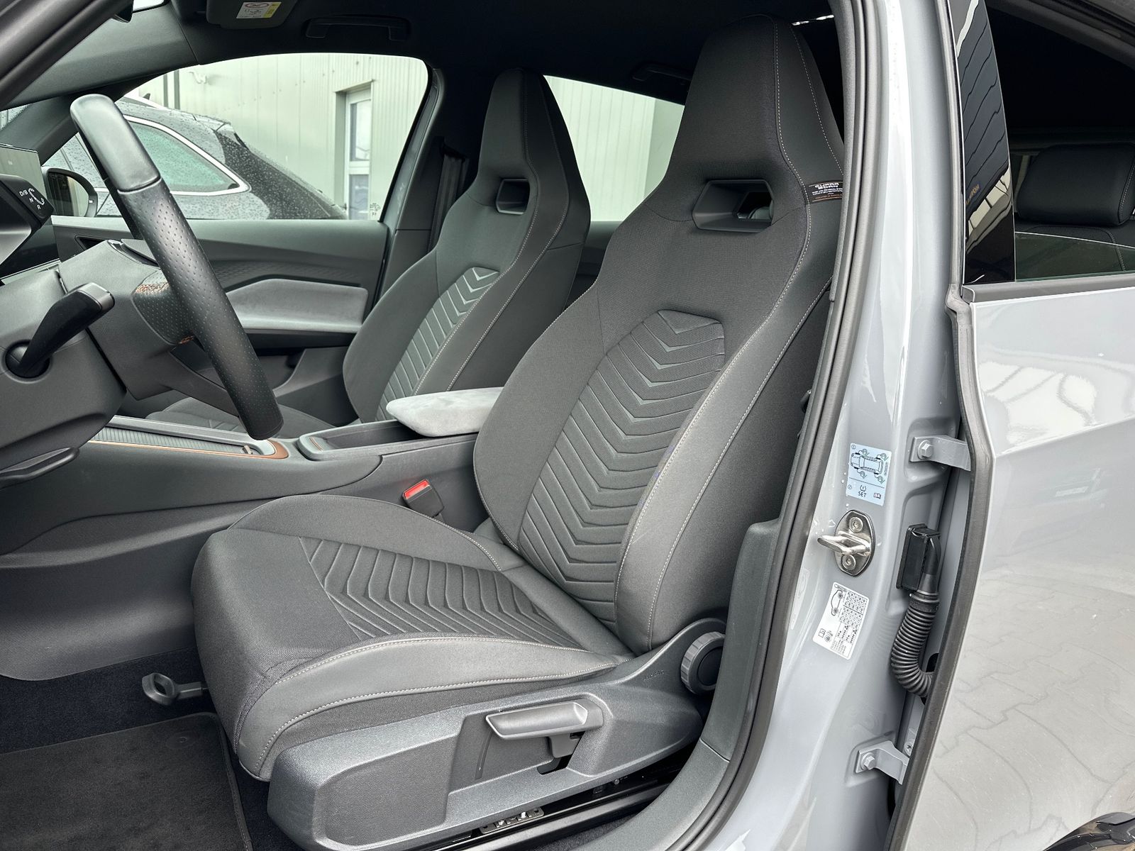 Fahrzeugabbildung CUPRA Born 150KW NAV+LED+KEYLESS+PDC+DAB+18ZOLL+58kWh