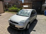 Ford Fiesta 1,3 Ghia Ghia mit Tüv - Ford Fiesta aus 2005: Ghia