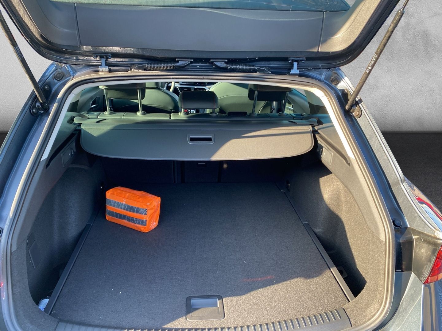 Fahrzeugabbildung SEAT Leon Sportstourer FR 2.0 TDI EU6d Navi Digitales