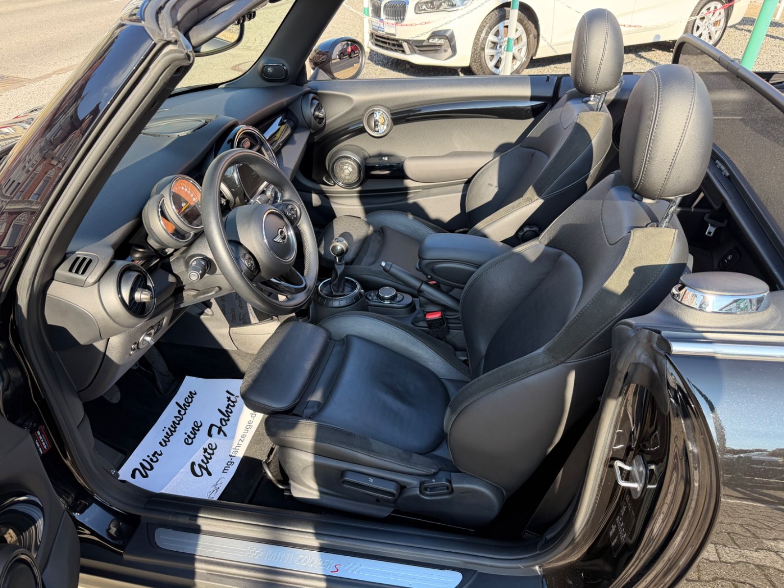 Fahrzeugabbildung MINI Cooper S Cabrio NAVI PDC LEDER H&K 1-HAND