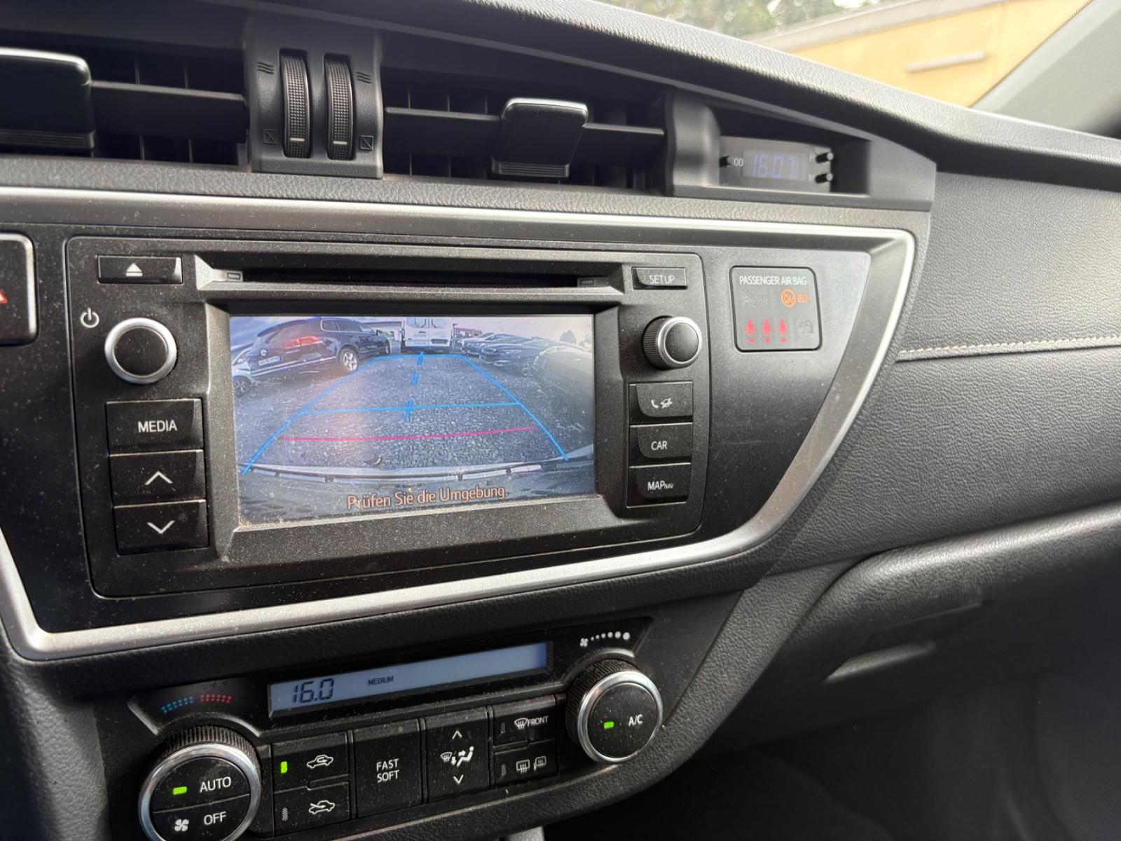 Toyota Auris 2014 — photo 15