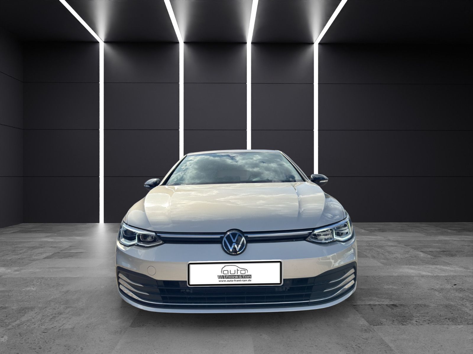Fahrzeugabbildung Volkswagen Golf VIII 1.5 eTSI ACC/Apple/Ambiente/Keyless