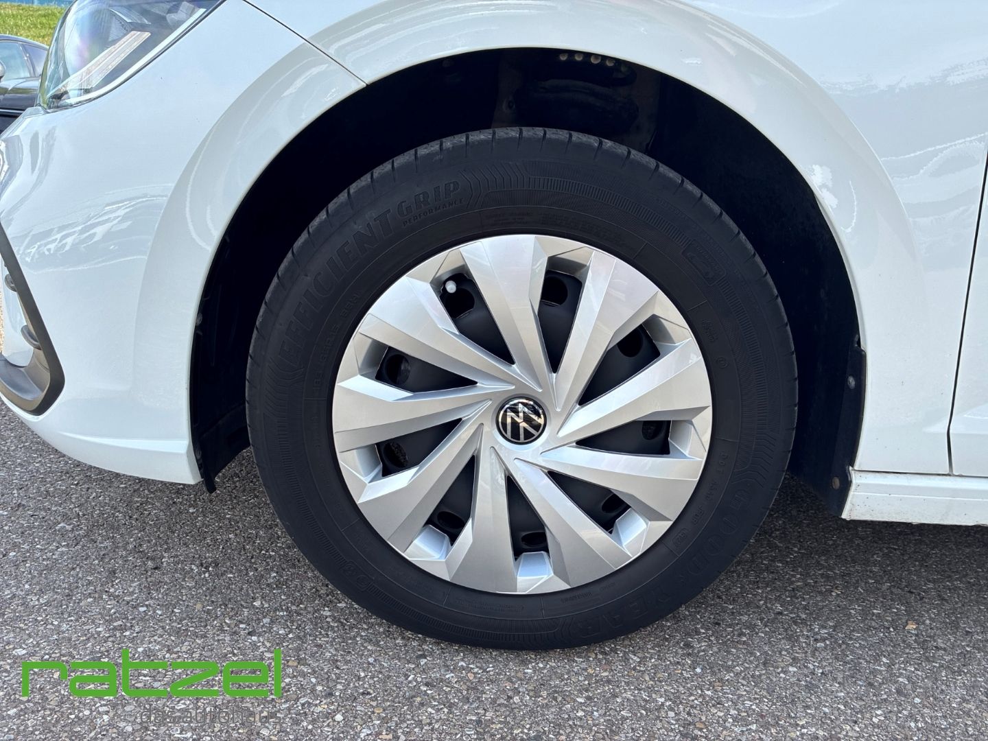 Fahrzeugabbildung Volkswagen Polo VI Life 1.0 TSI Navi Digitales Cockpit LED