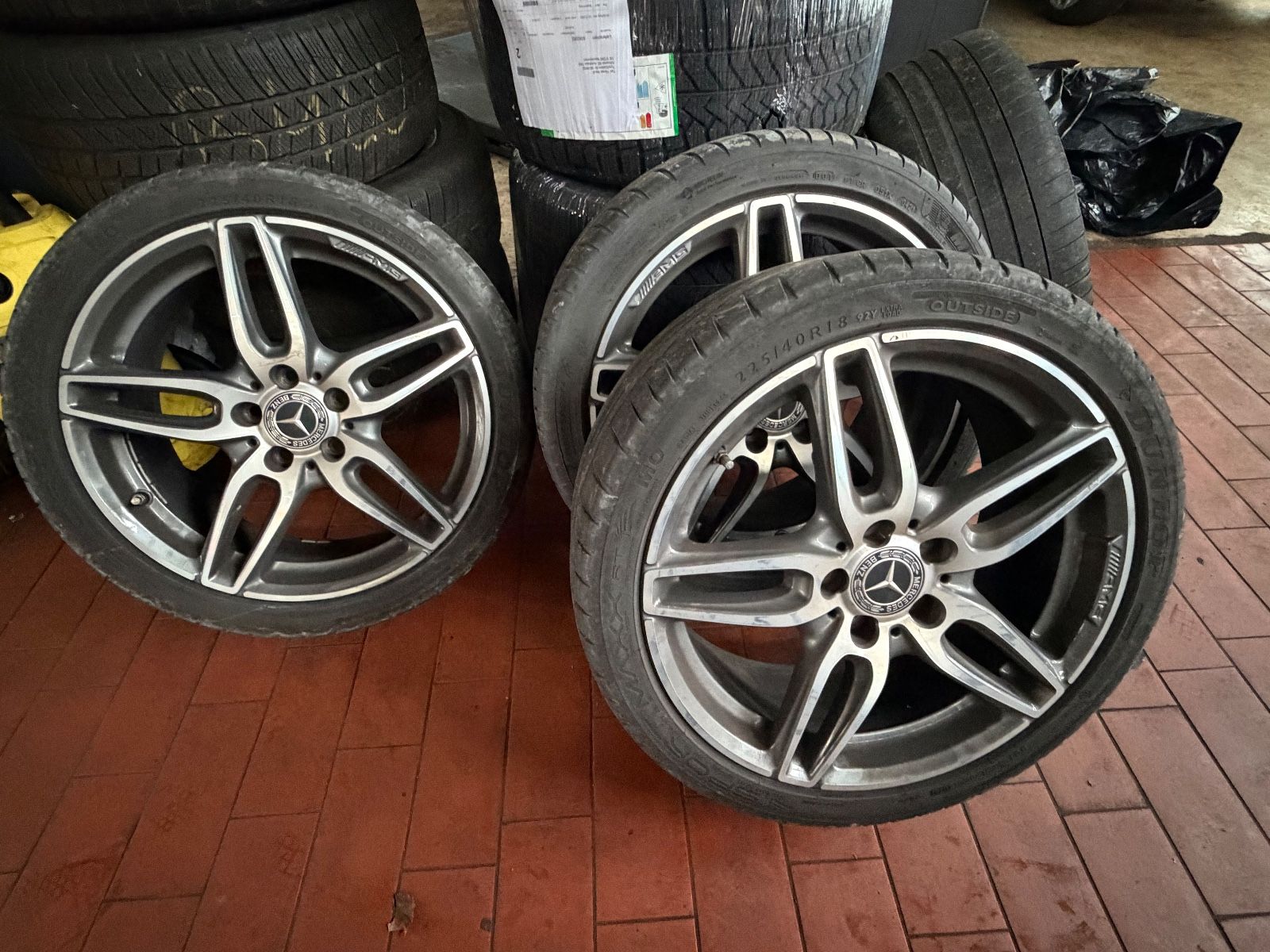 Fahrzeugabbildung Mercedes-Benz CLA 200 D AMG LINE / ROT