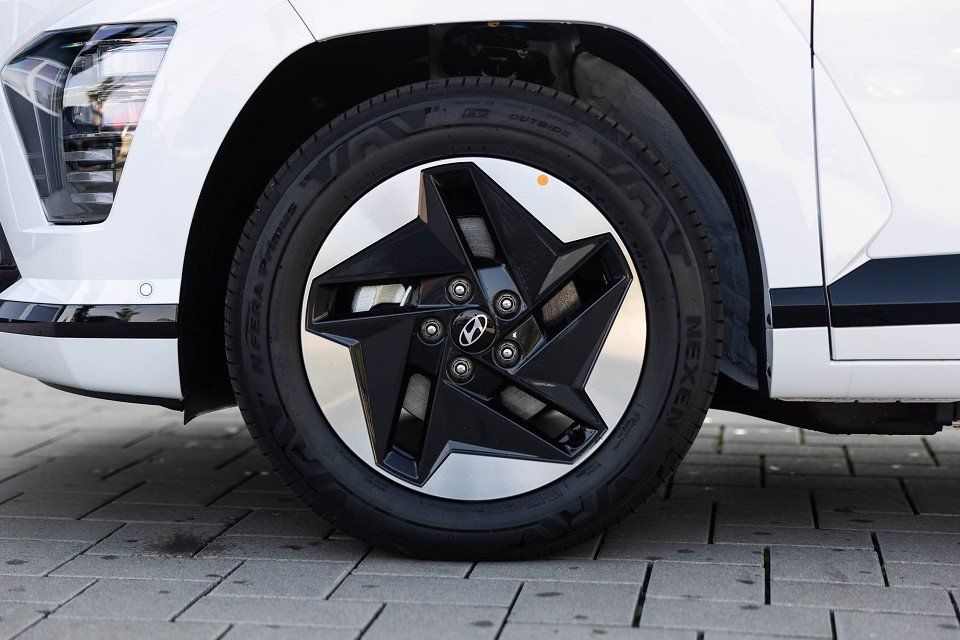 Fahrzeugabbildung Hyundai KONA Elektro 48,4kWh TREND Assi BOSE el. Heckkla