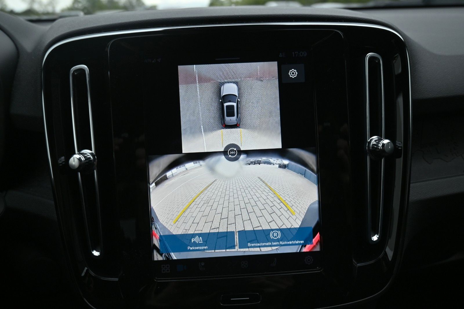 Fahrzeugabbildung Volvo EX40 SingleMotorExtendedRangePlus Dark*574 KM RW