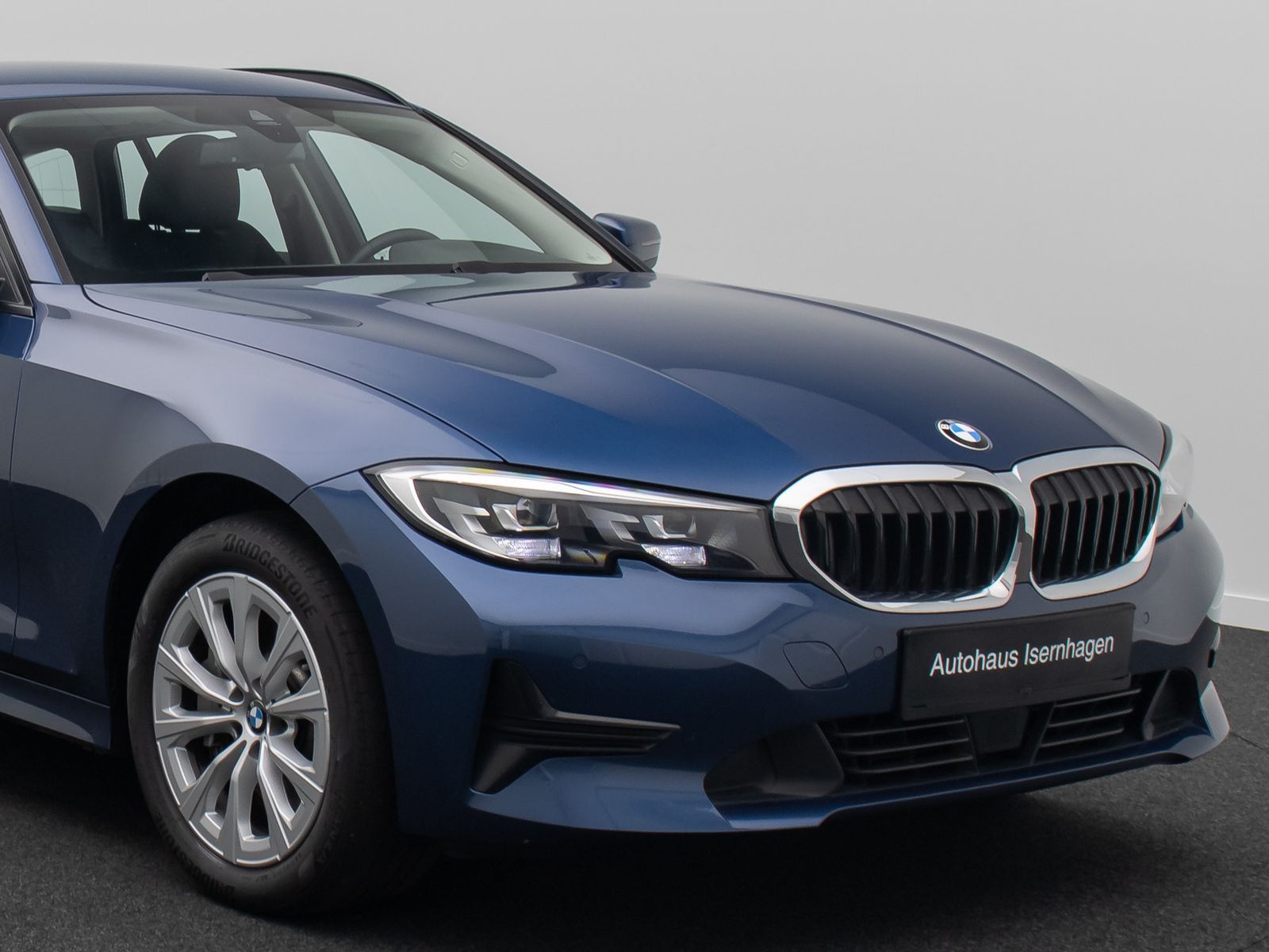Fahrzeugabbildung BMW 330e xD Alarm DAB Komfort WLAN PDC Sport Leder