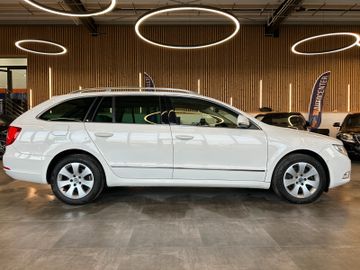 Skoda Superb Combi Elegance *1. Hand*Xenon*Klima*Navi*