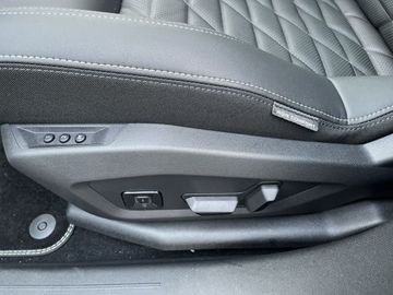 Peugeot 3008 Elektro 325 AWD LAUNCH EDITION