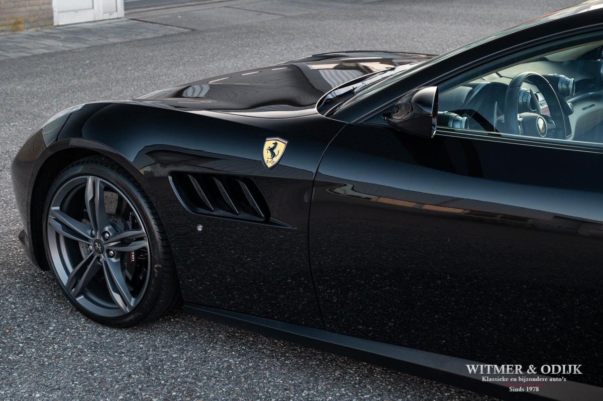 FERRARI GTC4LUSSO V12 NERO DAYTONA