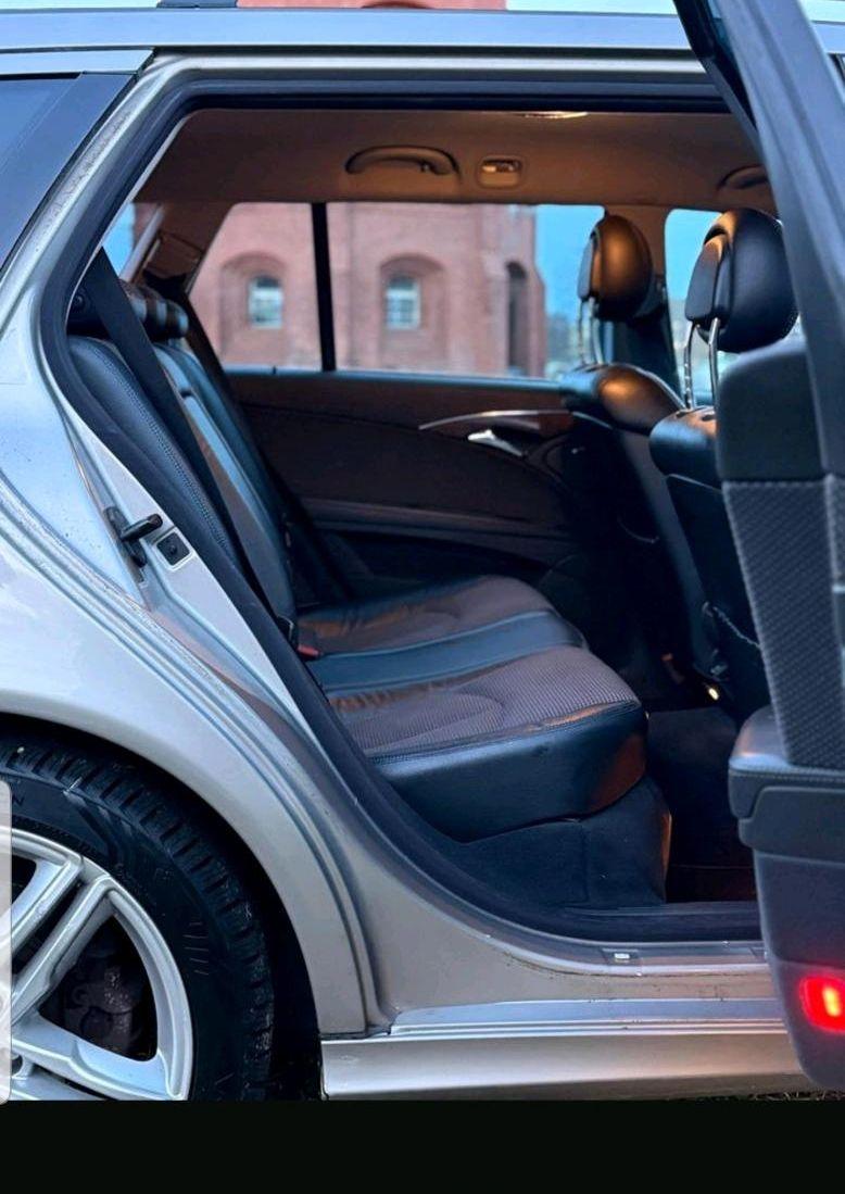 Mercedes-Benz E320 2004 — photo 11