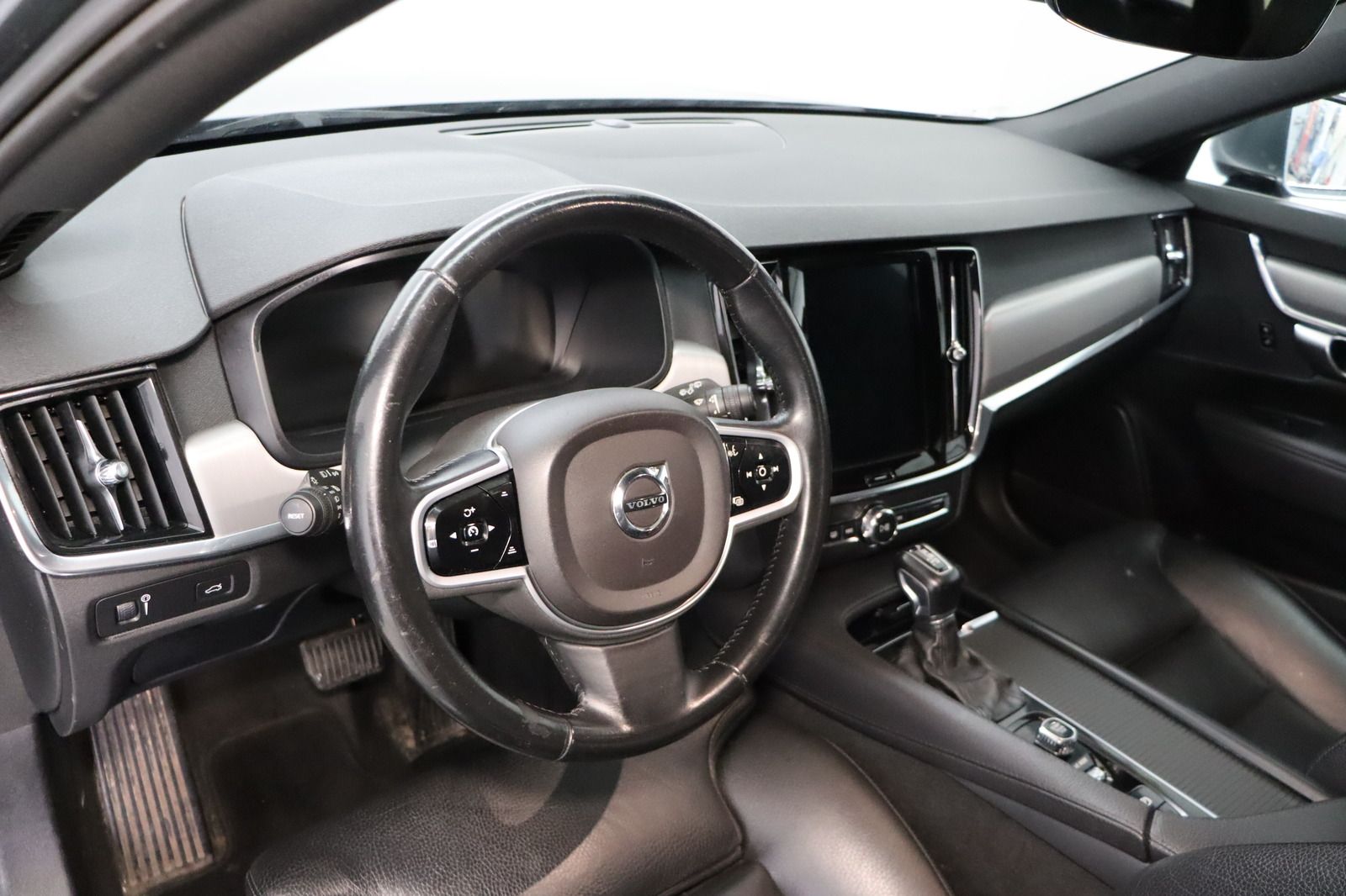 Fahrzeugabbildung Volvo V90 Kombi * HUD * Keyless * Limited Edition Mome