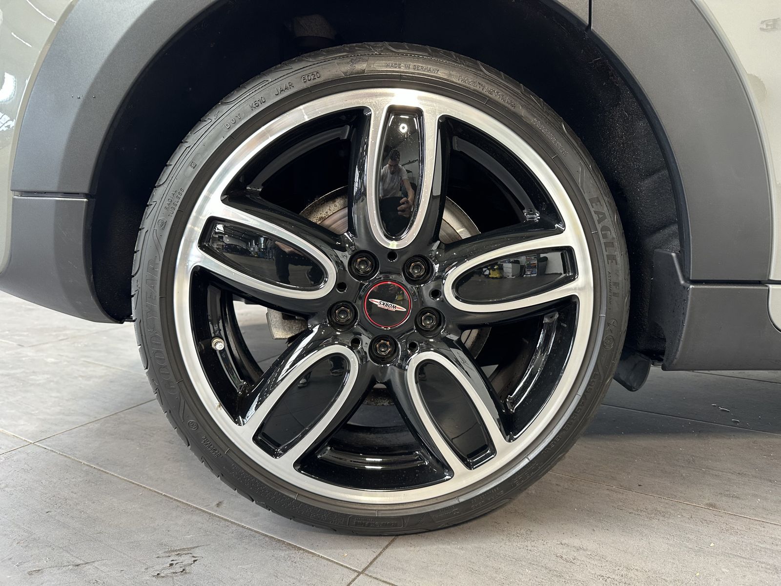 Fahrzeugabbildung MINI Cooper S Sport-Aut. JCW NAV+LED+PANO+ACC+H&K+1HD