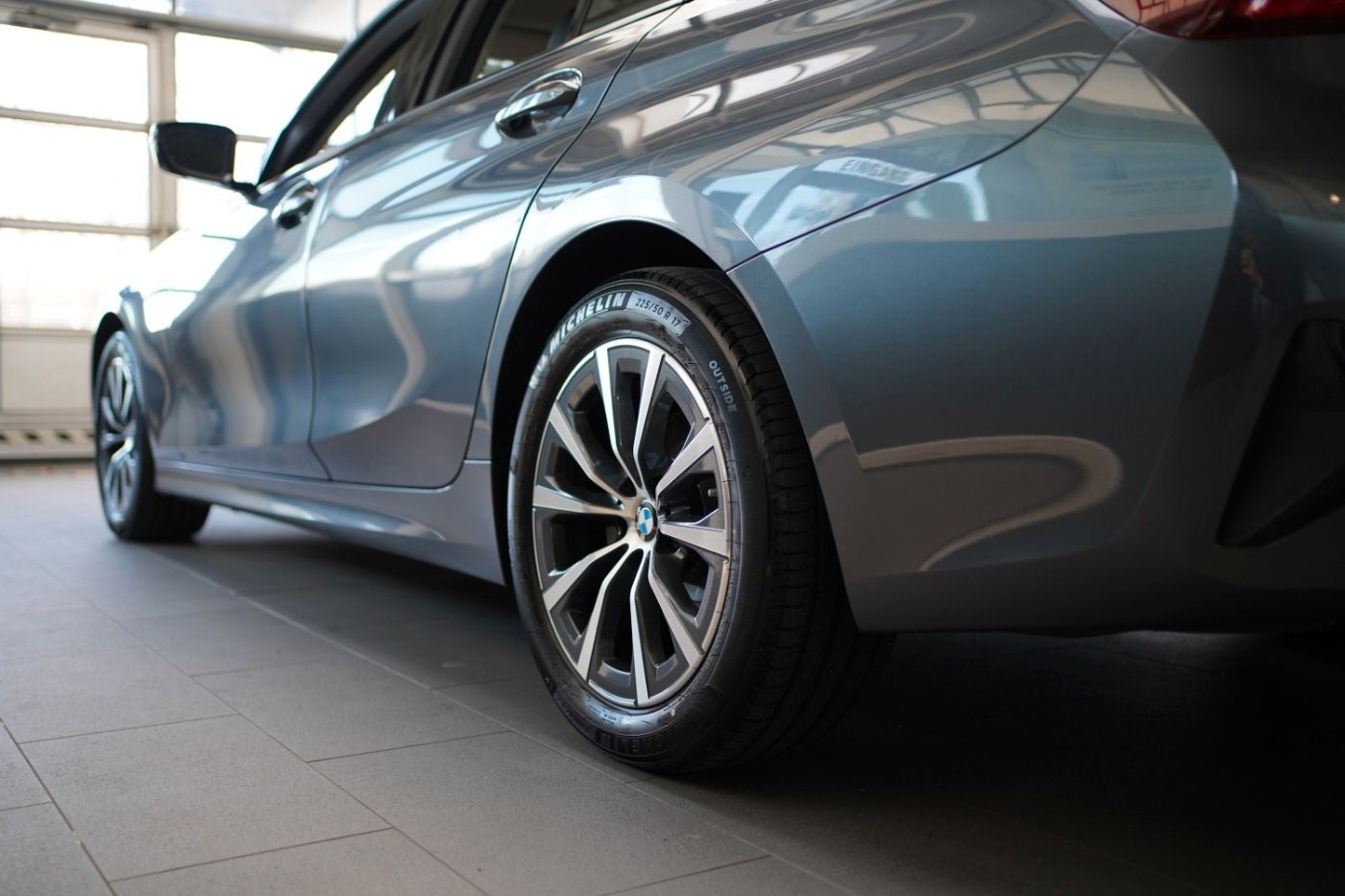 Fahrzeugabbildung BMW 320i Sport Line +DAB+PDC+Sportsitze+Alarmanlage+