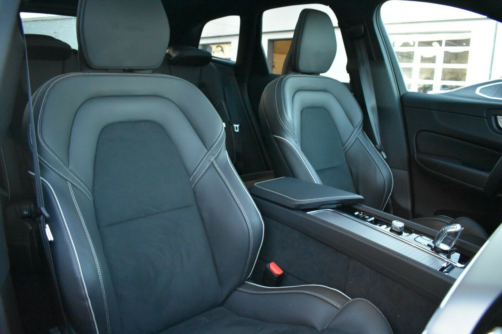 Fahrzeugabbildung Volvo XC60 T8 Twin Engine R-Design*RFK*Lhzg*Mietkauf