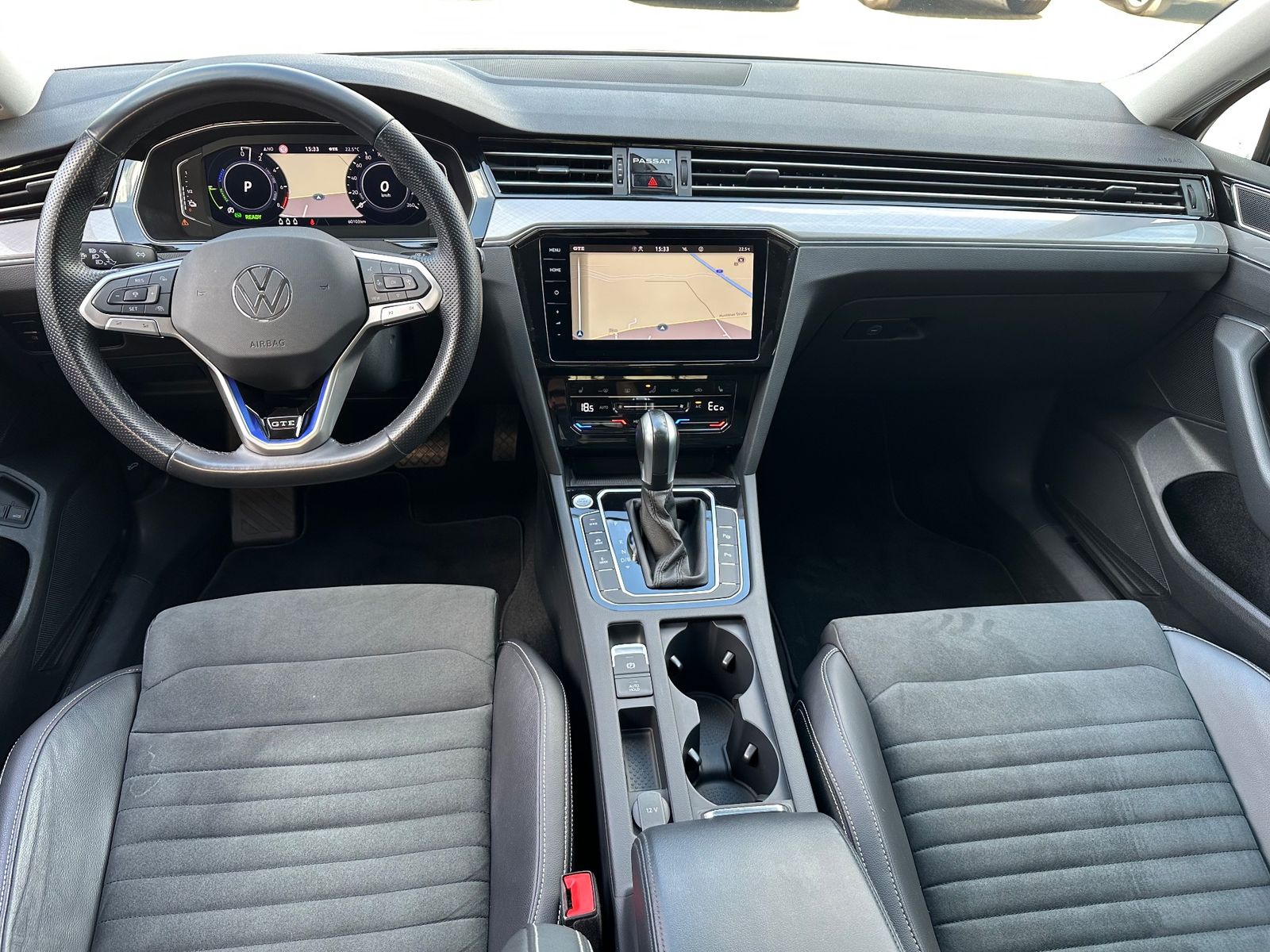 Fahrzeugabbildung Volkswagen Passat Variant 1.4 TSI DSG GTE NAV+IQ-LIGHT+PANO