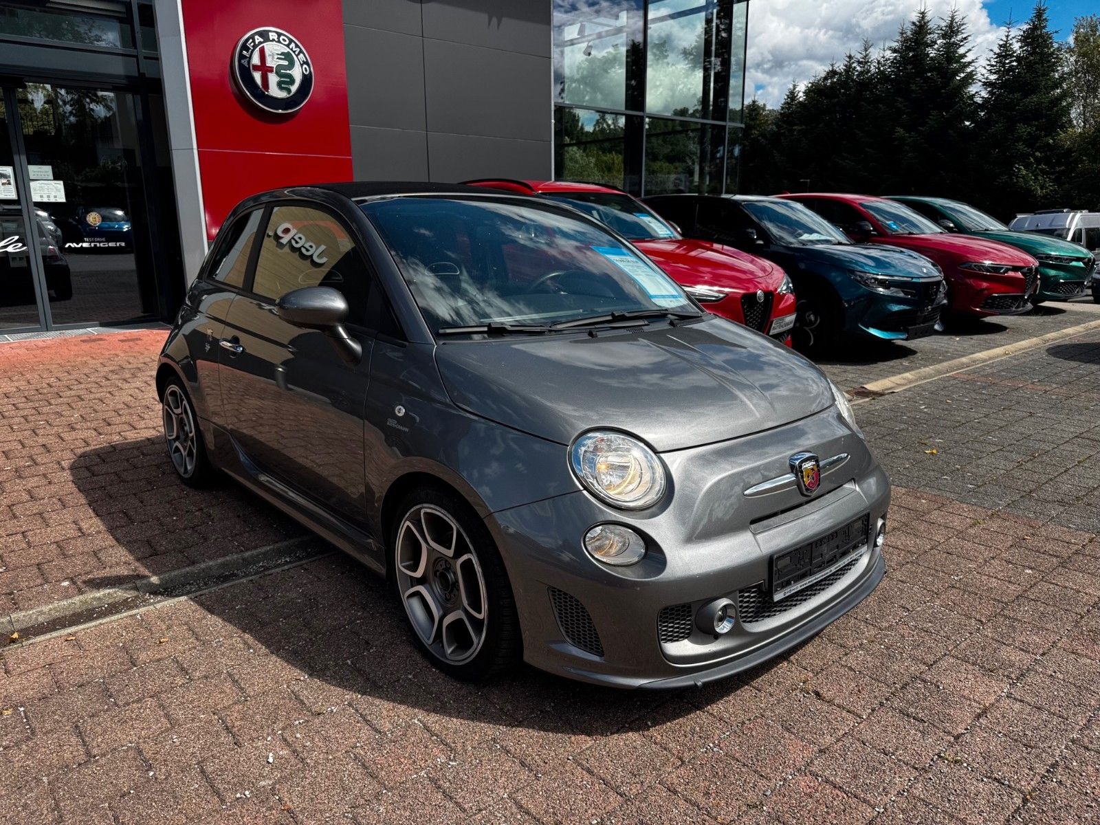 Fahrzeugabbildung Abarth 595C Turismo 1.4 T-Jet 16V Cabrio Automatik