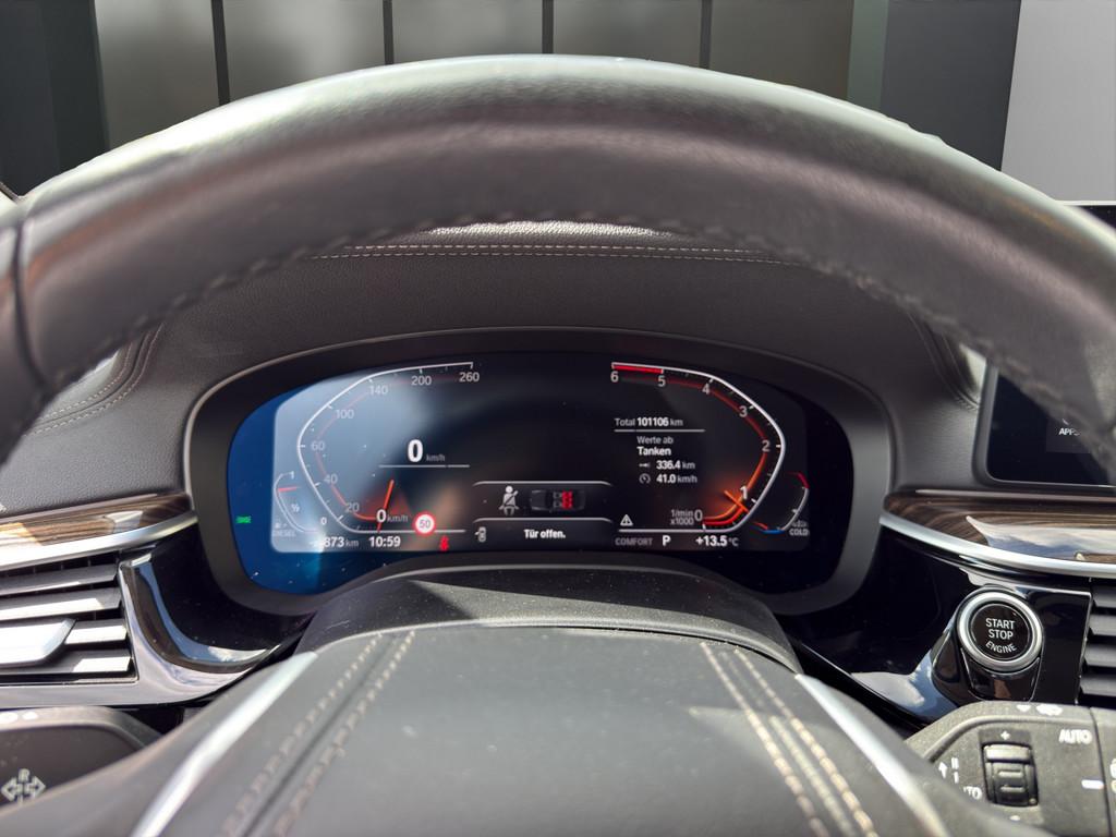BMW 530d xDrive T. LUXURY LINE LED NAVI HUD PANO AHK