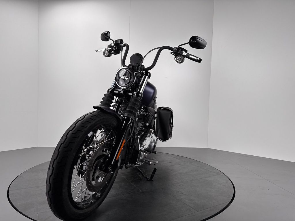 Fahrzeugabbildung Harley-Davidson STREET BOB *NEUWERTIG *ANSCHLUSSGARANTIE 06/29