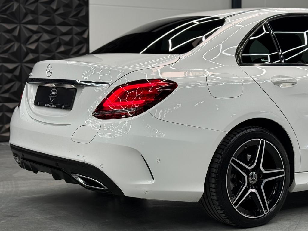 Mercedes-Benz C 300 de AMG Night, Foto 12 von 50