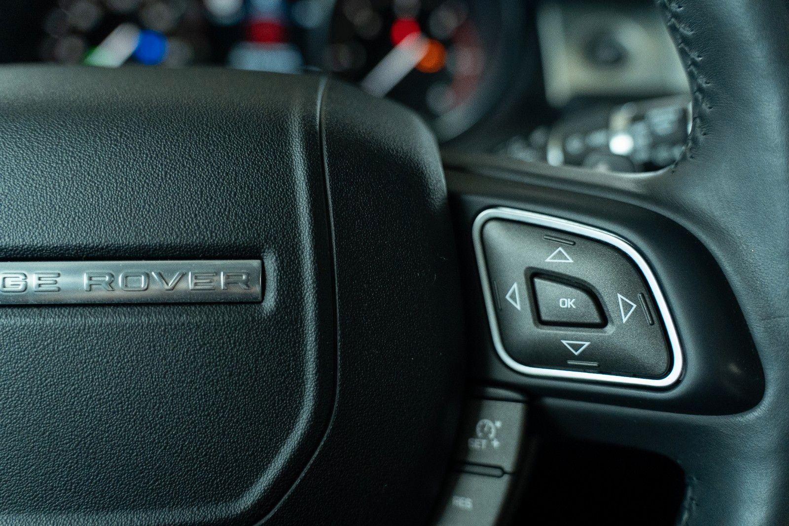 Fahrzeugabbildung Land Rover Range Rover Evoque SE 4x4 AUTOM/PANO/SHZ