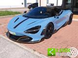 McLaren MCLAREN 720S Coupé - blaue McLaren 720S