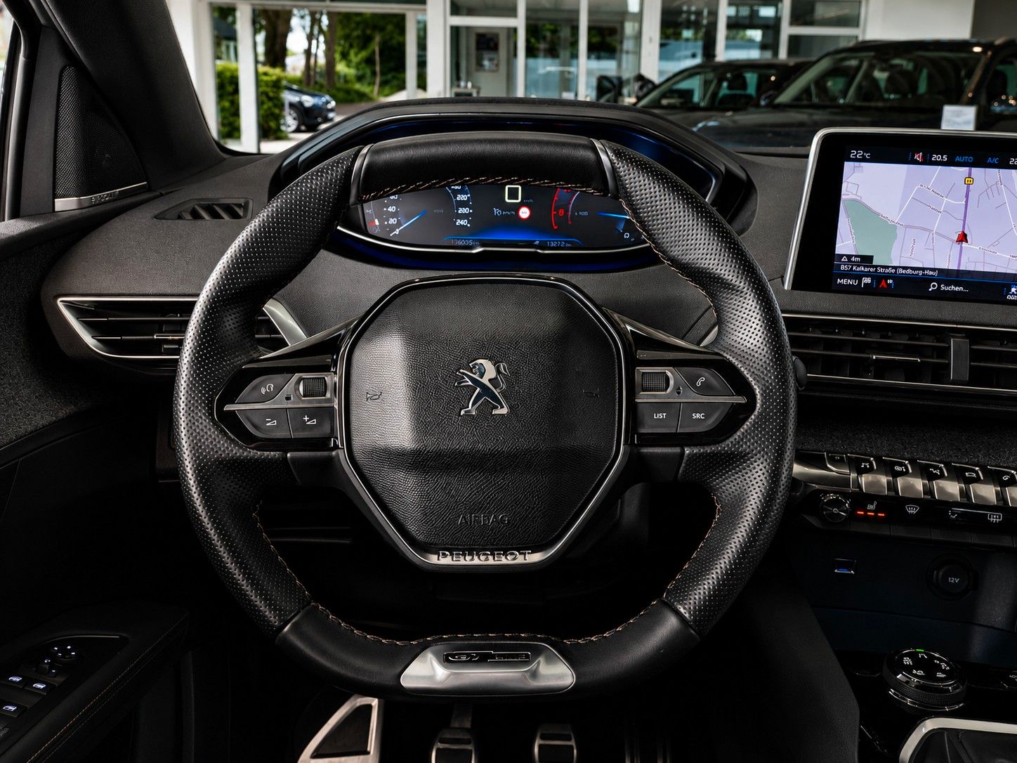 Fahrzeugabbildung Peugeot 5008 GT-LINE LEDER NAVI PANORAMA LED AHK 7-SITZE
