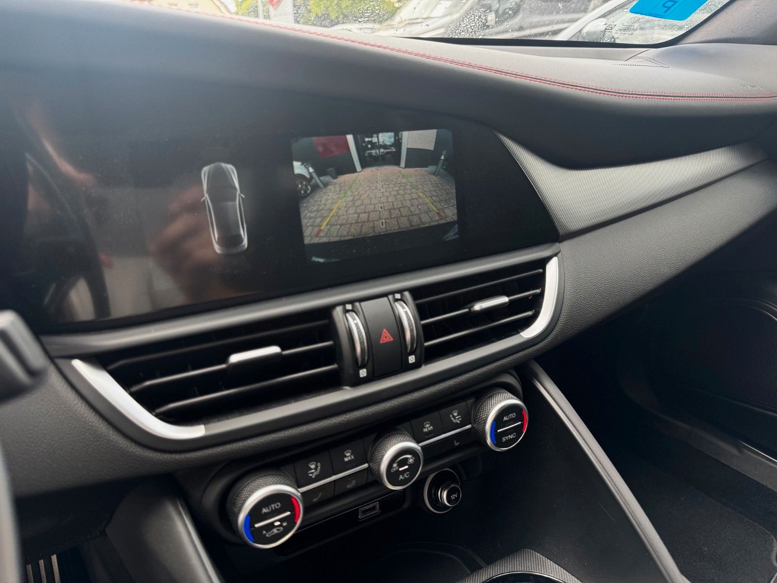 Fahrzeugabbildung Alfa Romeo Giulia Competizione Q4 Navi Kamera Totwinkel