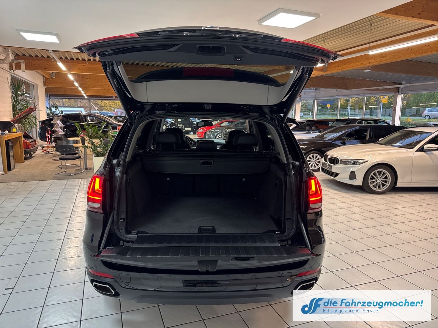 Fahrzeugabbildung BMW X5 xDrive 30 d HUD AHK-klappbar Navi Leder Memor