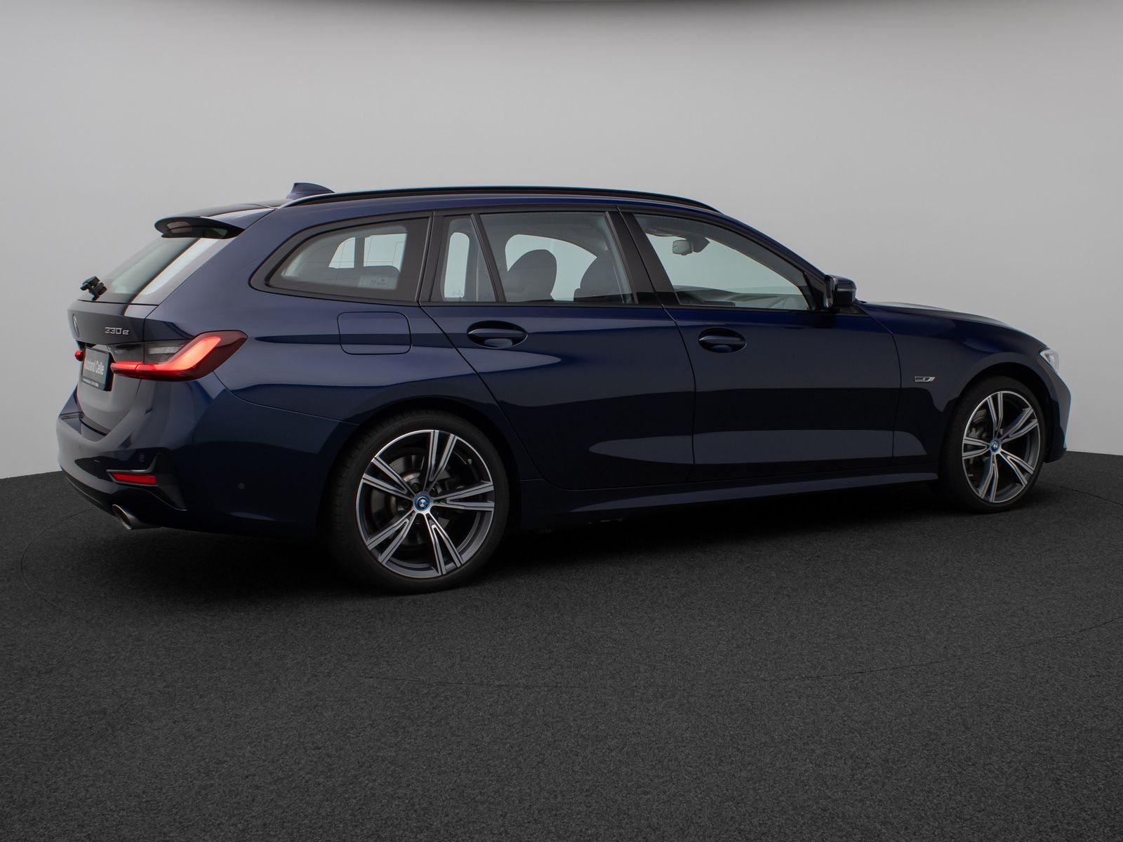 Fahrzeugabbildung BMW 330e xD SportLine Pano Kamera Laser HUD DAB HiFi