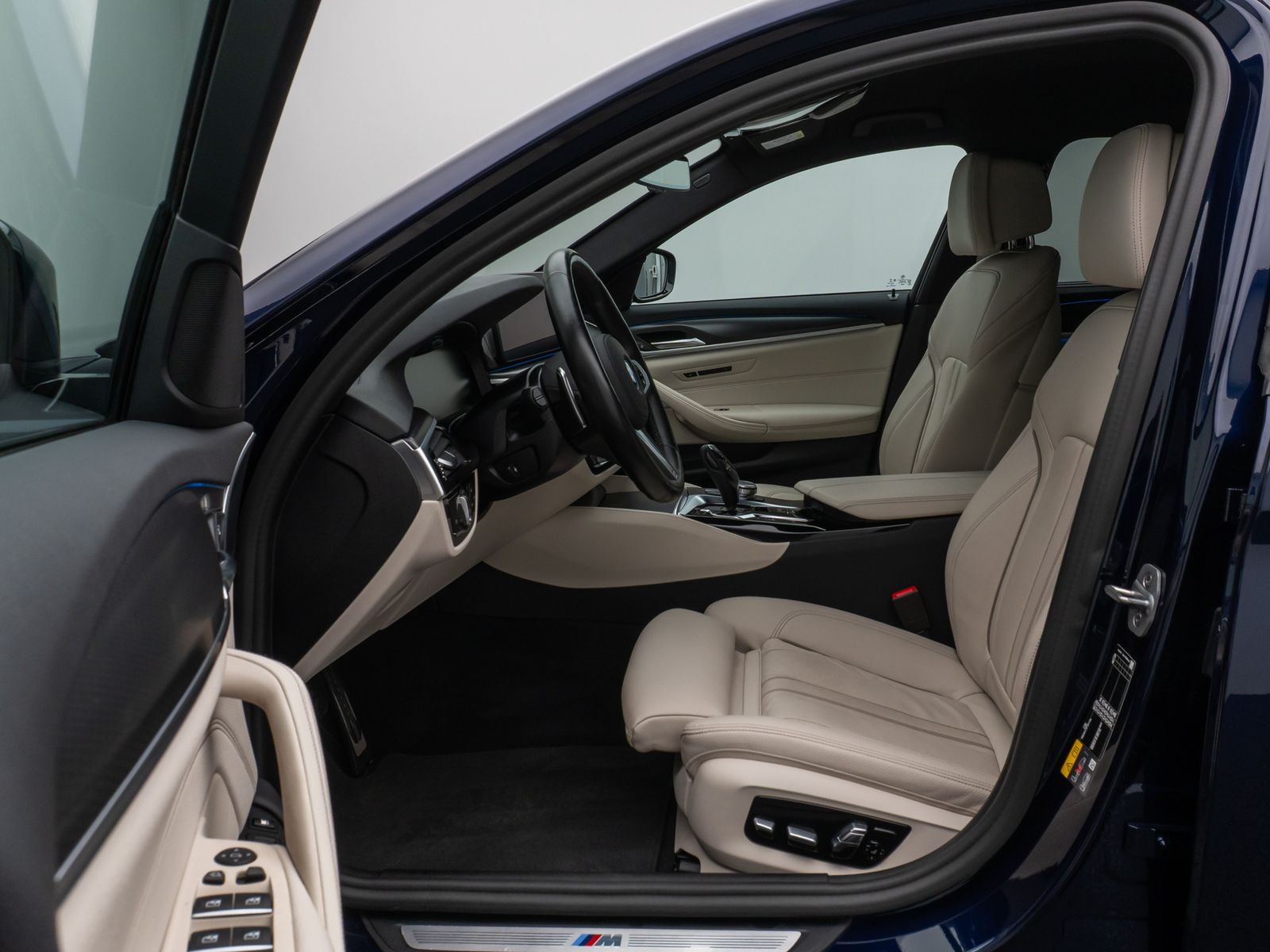 Fahrzeugabbildung BMW 530e xD M Sport Massage Laser HUD DAB Individual