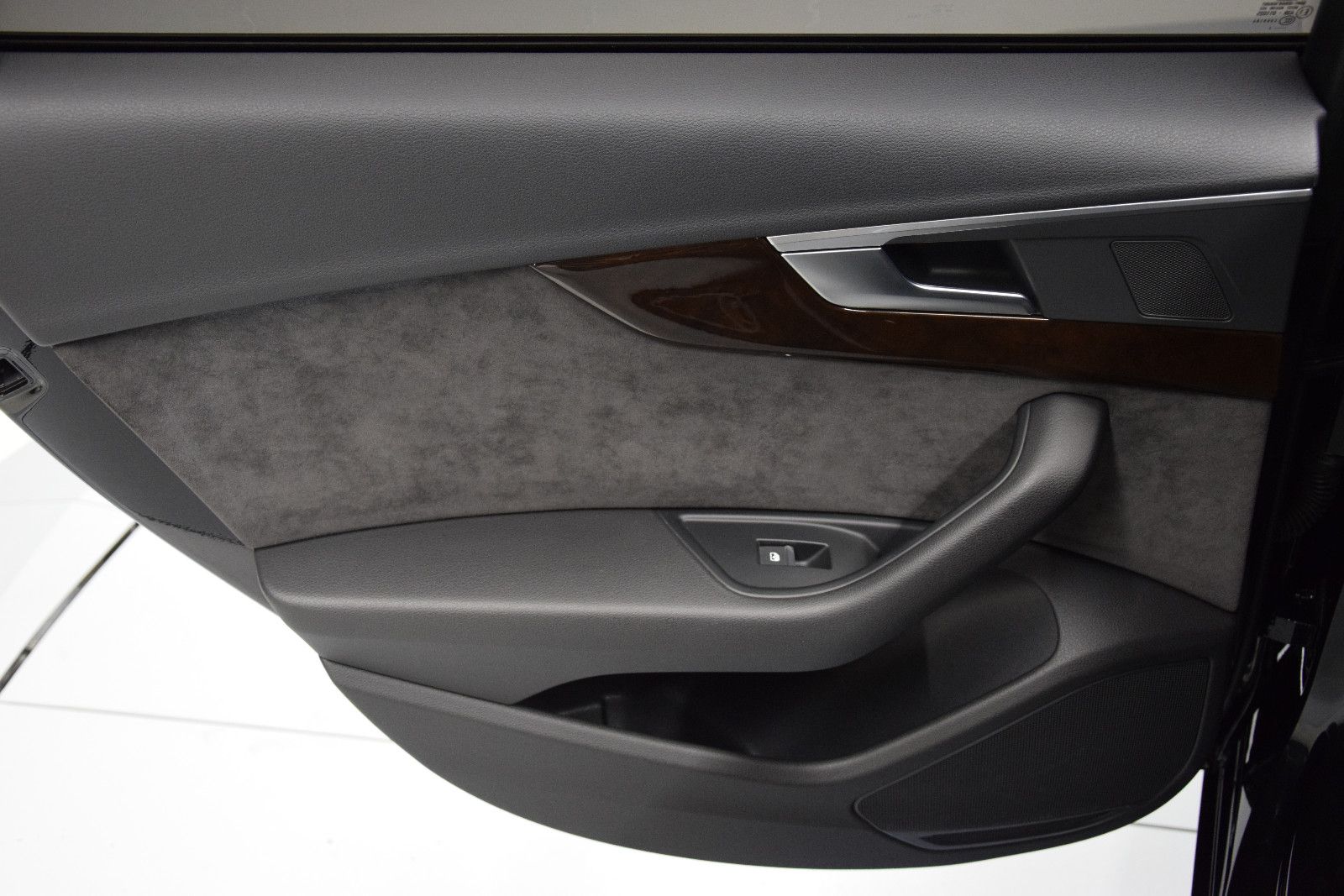 Fahrzeugabbildung Audi A4 Avant design HuD Kamera Bi-Xenon Virtual Temp