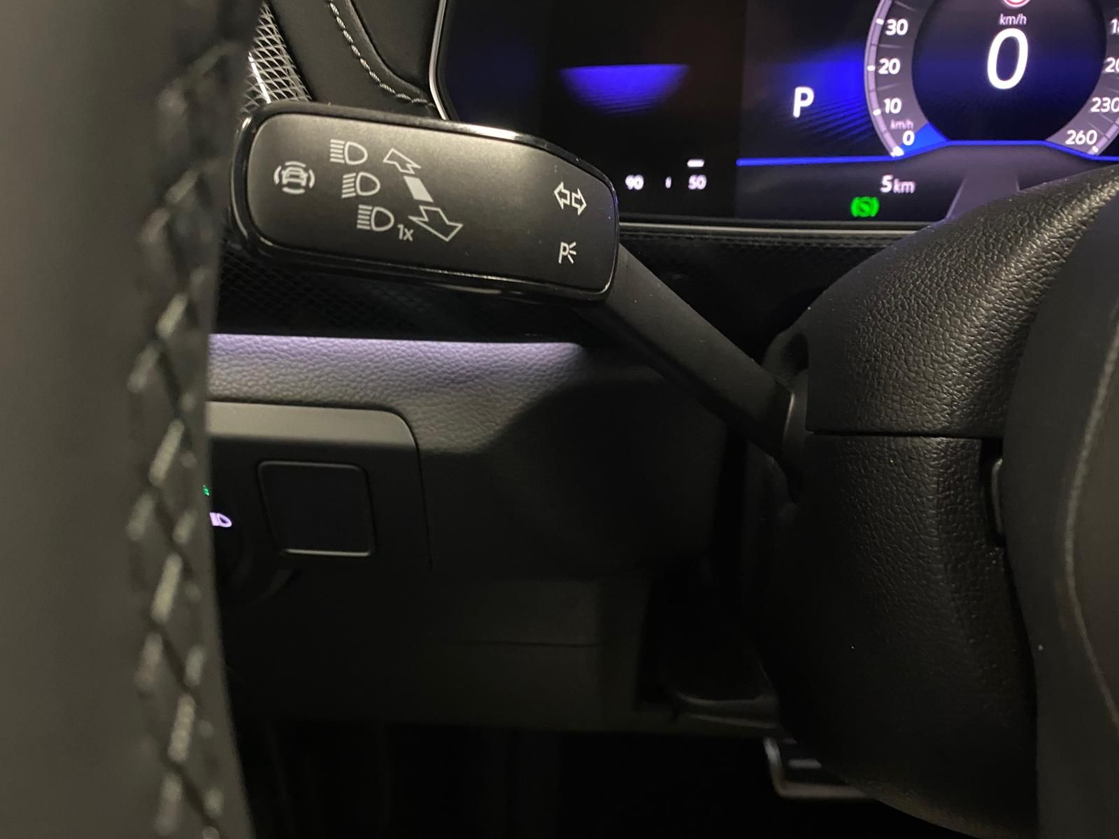 Fahrzeugabbildung Volkswagen T-Cross 1.0 TSI DSG R-Line BLACKSTYLE+MATRIX+AHK