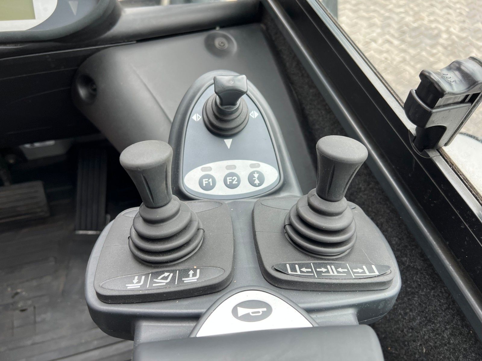 Fahrzeugabbildung Still RX70-80 / Duplex: 4.70m! / Zinkenversteller / SS