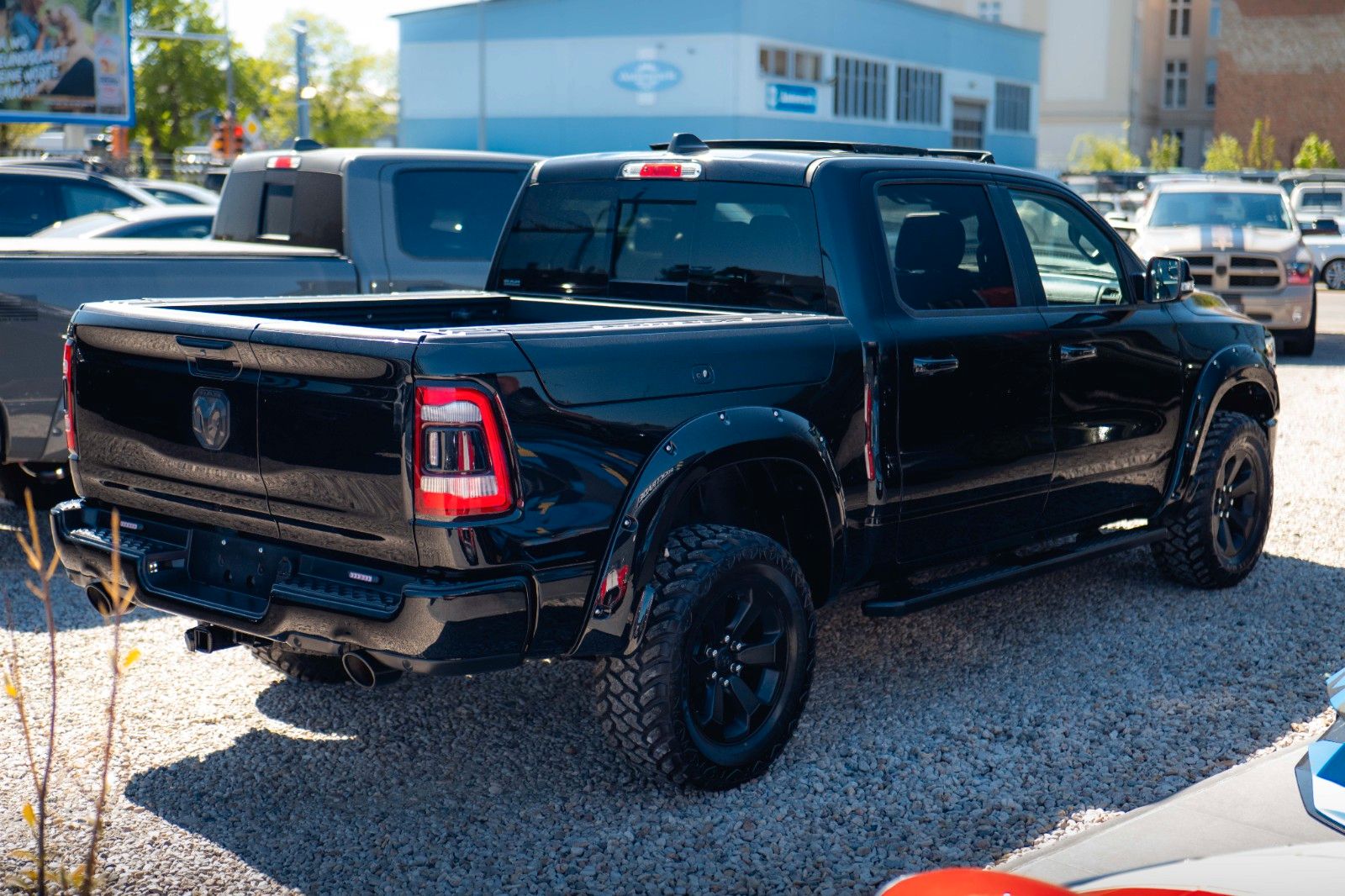 Fahrzeugabbildung Dodge RAM 5.7 V8 HEMI 4x4 REBEL LIMITED RamBox ACC 19%