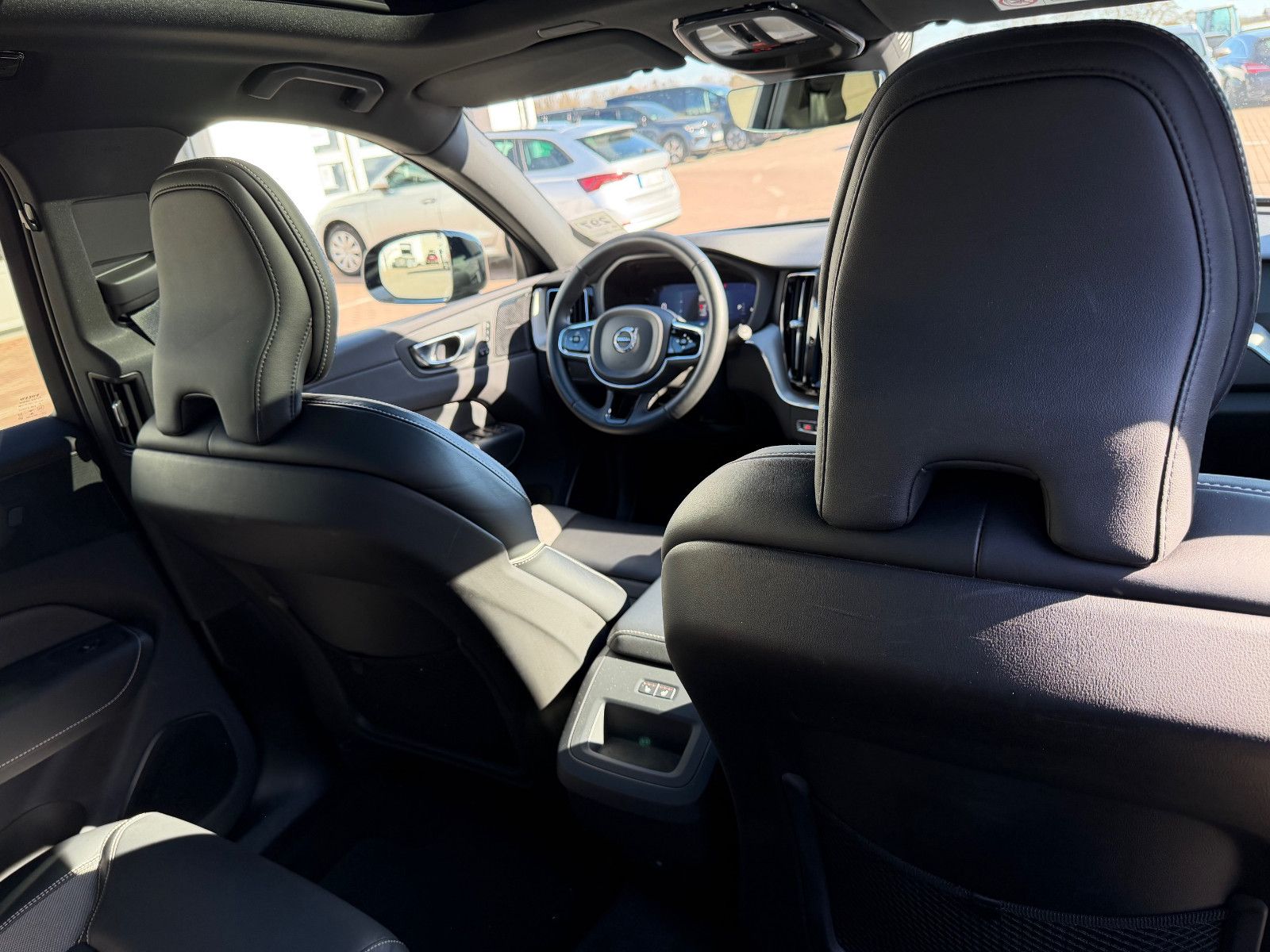Fahrzeugabbildung Volvo XC60 B4 B Plus Dark*H&K*360°*PANO*AHK*STHZG*