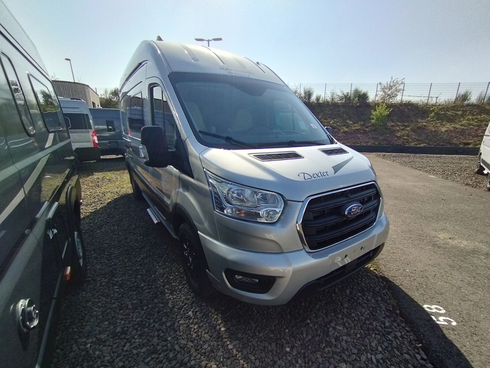 Fahrzeugabbildung Karmann Dexter 4x4 DE 560 AW Markise Combi6DE 170PS