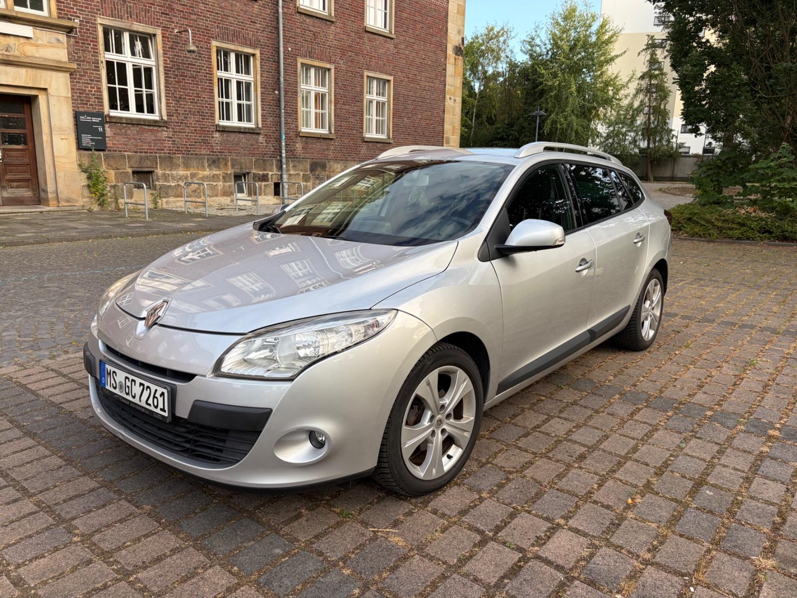 Renault Megane 2009 — rear view
