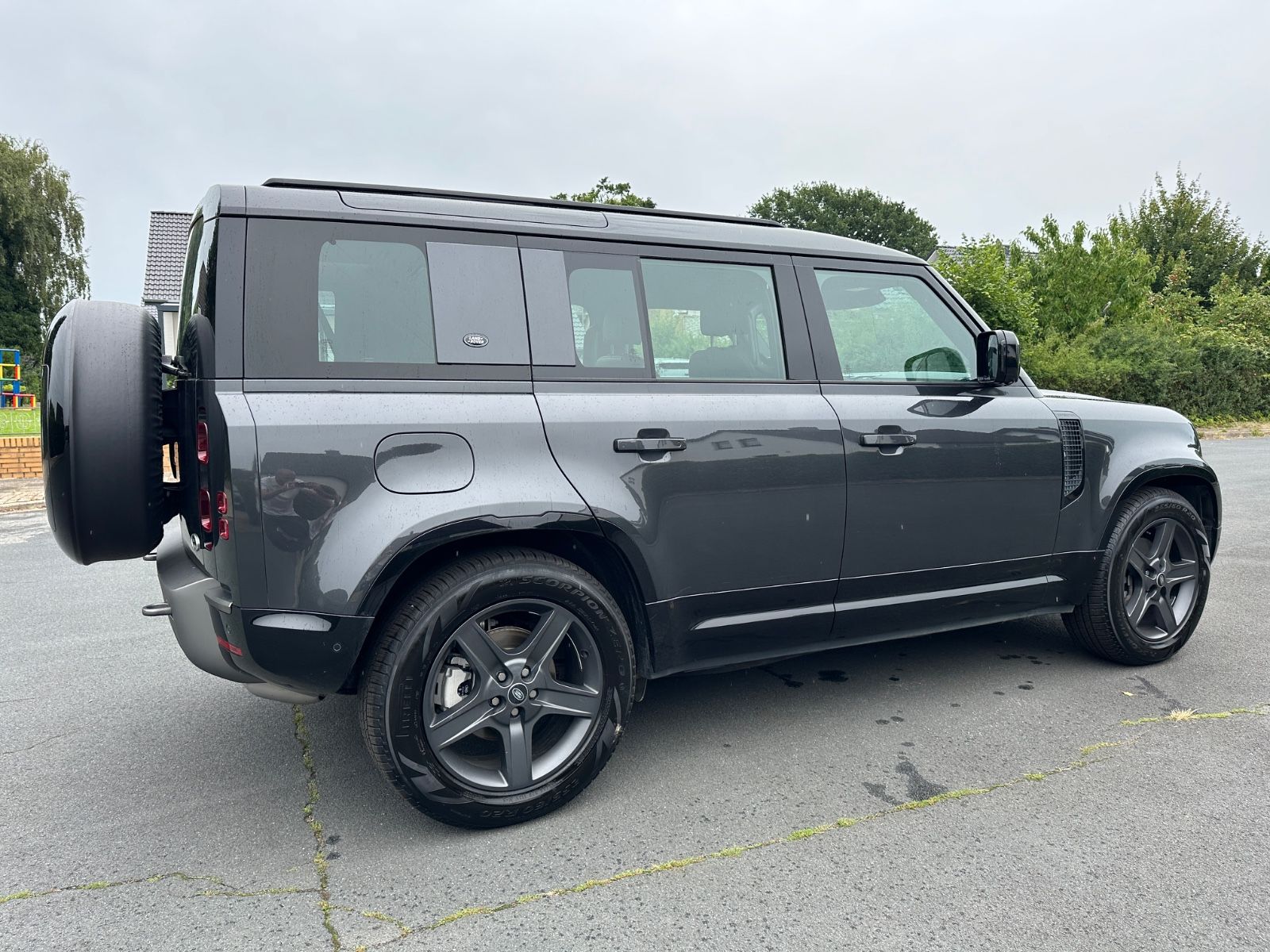 Fahrzeugabbildung Land Rover Defender 110 X-Dynamic 7Sitzer*MERIDIAN*LEDER