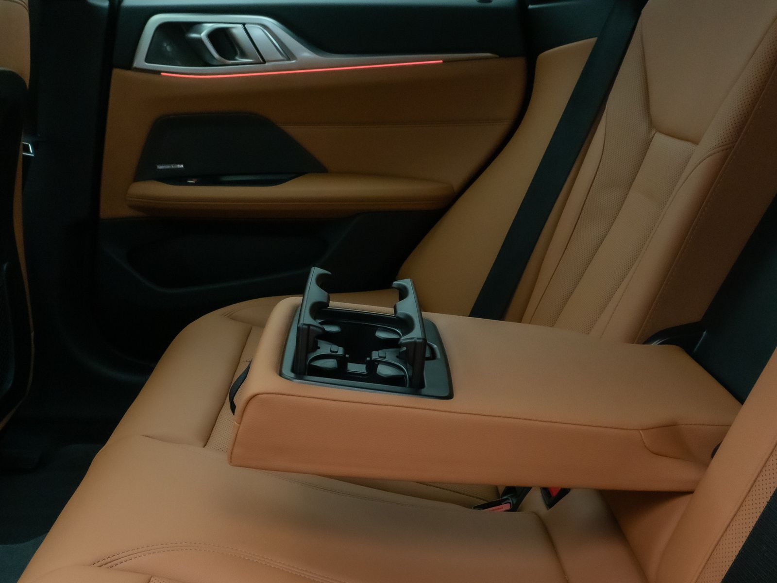 Fahrzeugabbildung BMW i4 eD40 GranCoupé Glasdach Laser 360°AHK Komfort