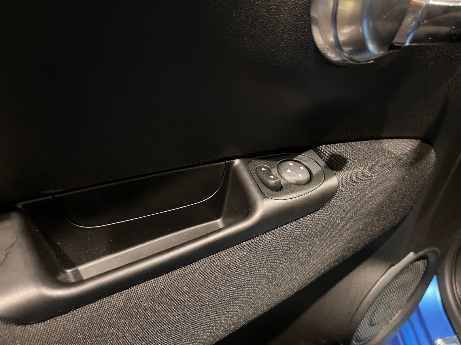 Fahrzeugabbildung Abarth 595C -BLAU MATT- LED  CARPLAY DAB ALU