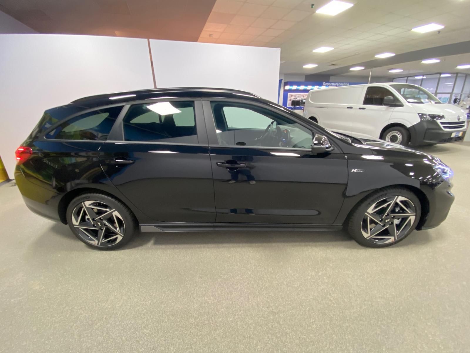 Fahrzeugabbildung Hyundai i30 N-Line APP+KLIMA+RFK+PDC+NAVI+SITZHEIZ+Andro