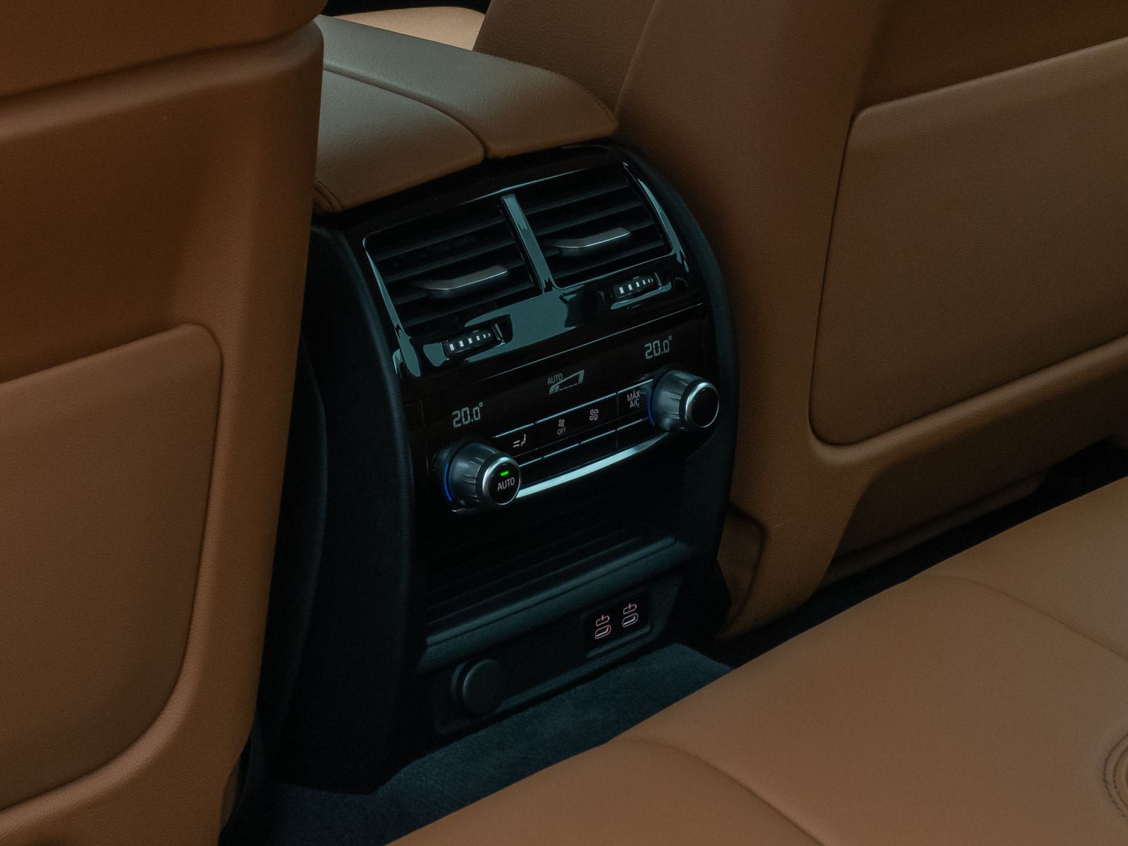 Fahrzeugabbildung BMW 530d xD LuxuryLine H/K DAB Komfort Alarm AHK ACC