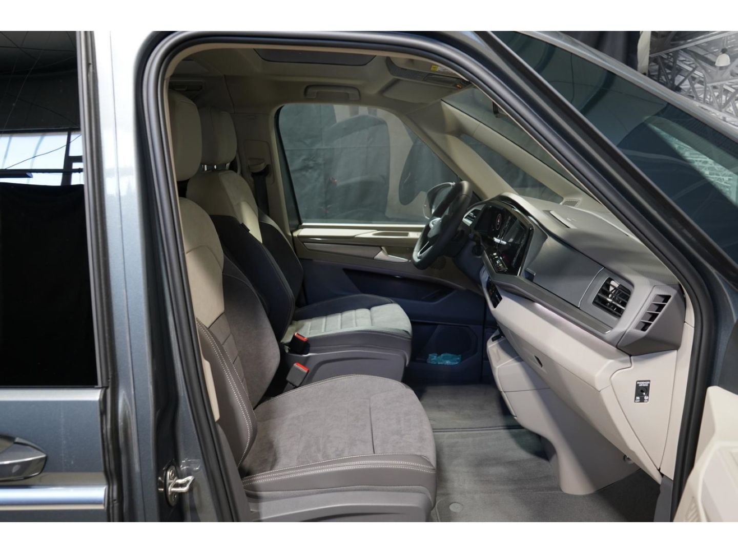 Volkswagen T7 Multivan Style 2.0 TDI KÜ Vis-a-vis AHK Stand foto 5