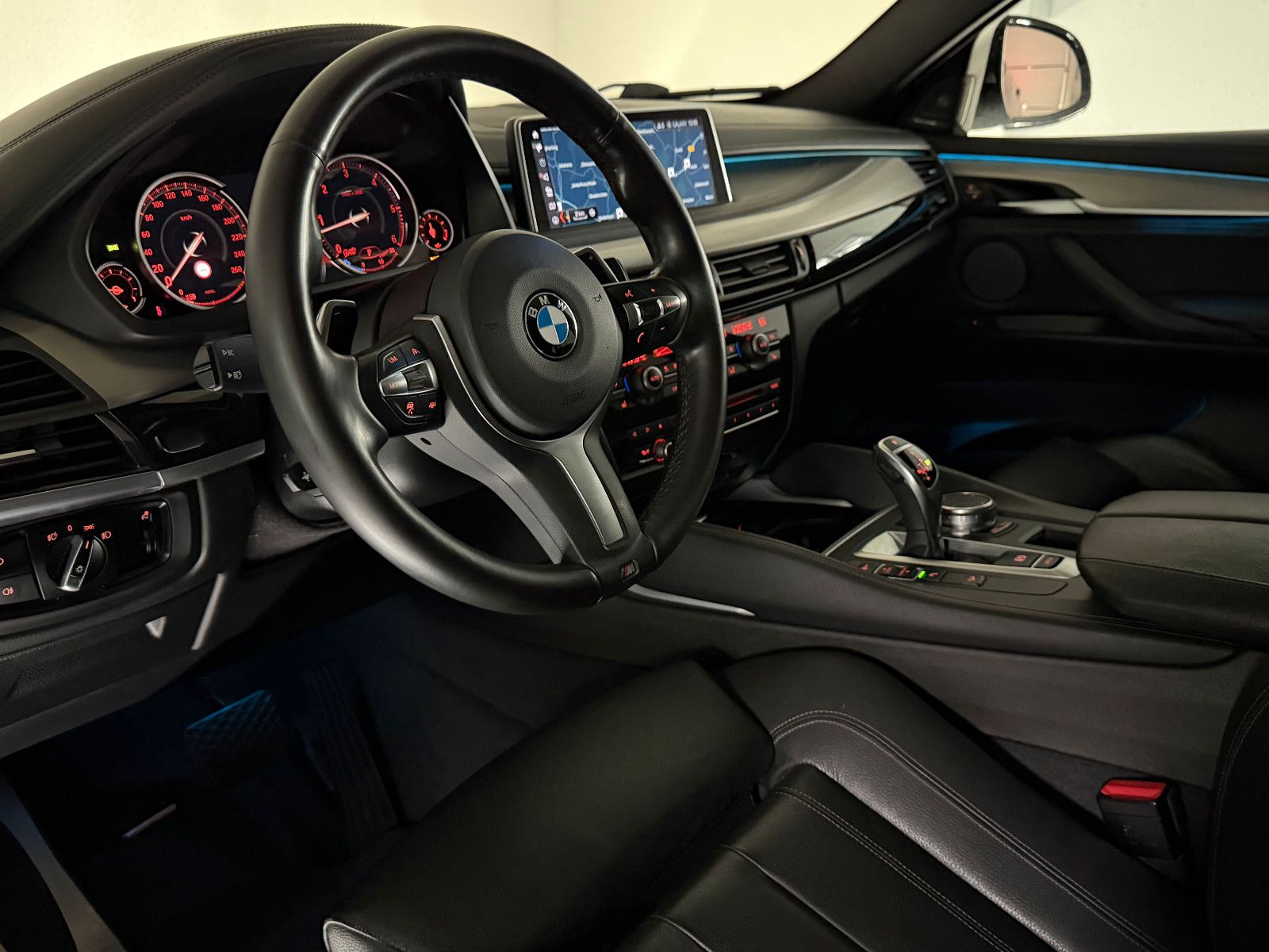 Fahrzeugabbildung BMW X6 xDrive 30 d M SPORT/LED/ACC/H&K/AHK/eGSD