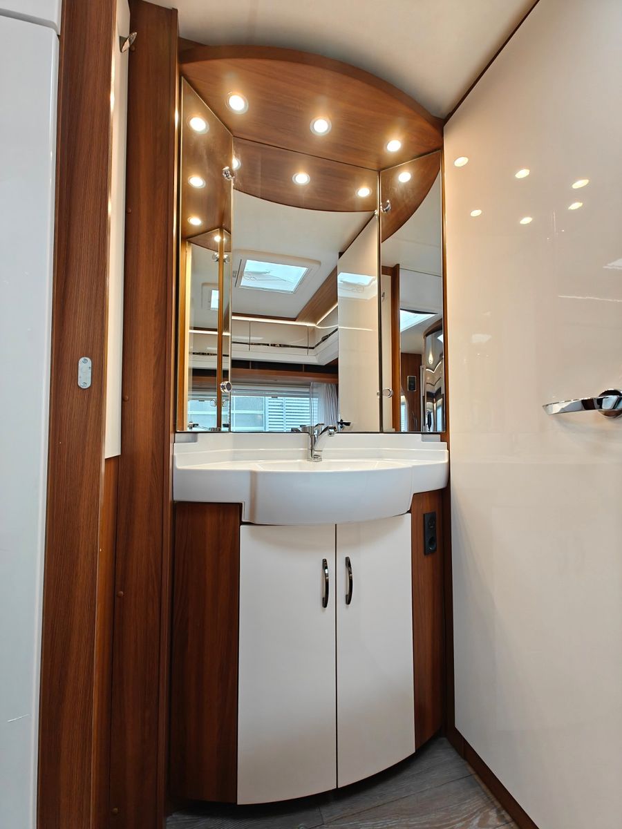 Fahrzeugabbildung Hobby Excellent 540 UFe - Fahrradträger, TV, 1.750kg -