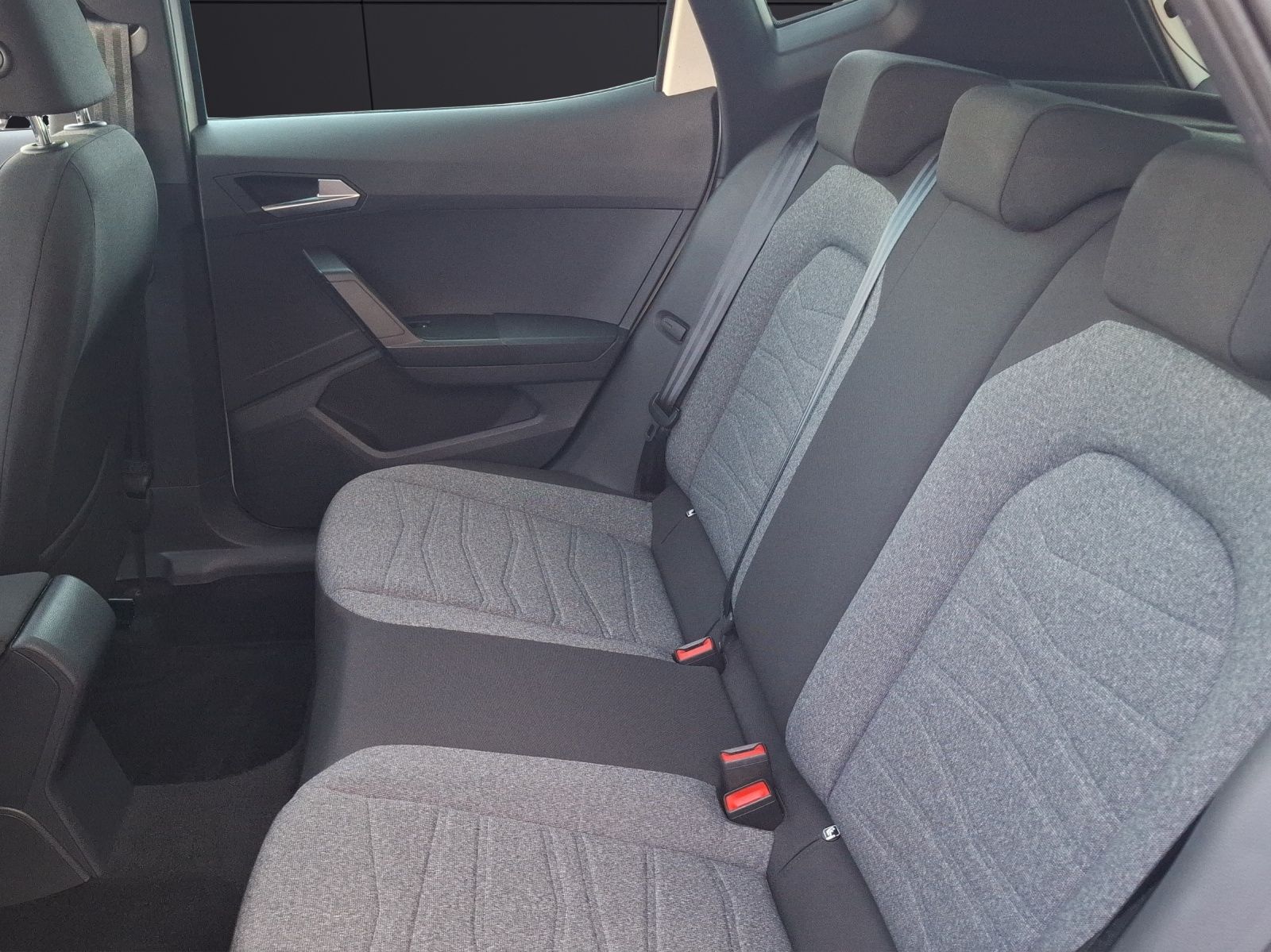 Fahrzeugabbildung SEAT Arona TSI Xperience DSG LED CarPlay VC ACC RFK S